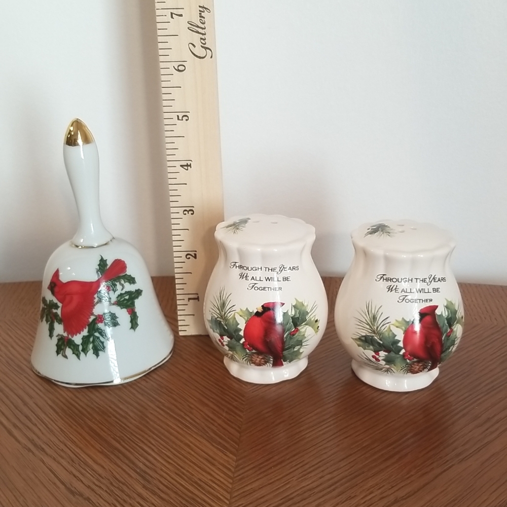 Set of Christmas salt & pepper. Christmas bell. Cardinal.
